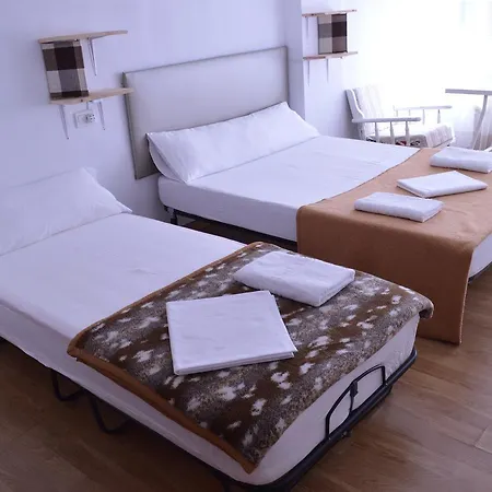 Ararat Hostel *